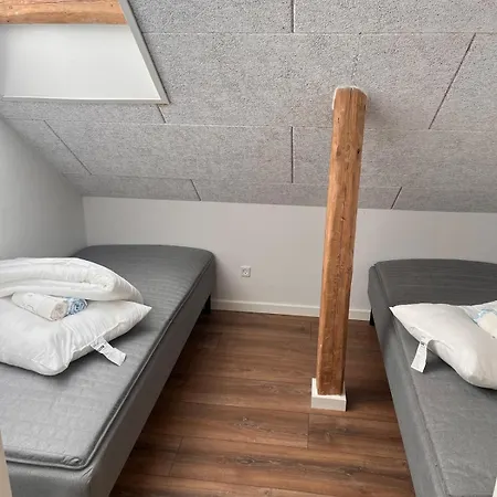 8 Vaerelses - 3 Appartement *