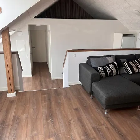 8 Vaerelses - 3 Appartement