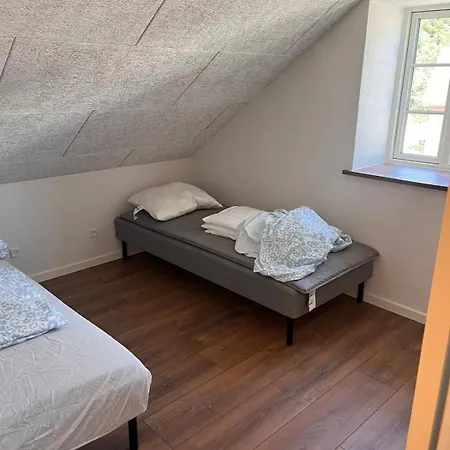 8 Vaerelses - 3 Appartement